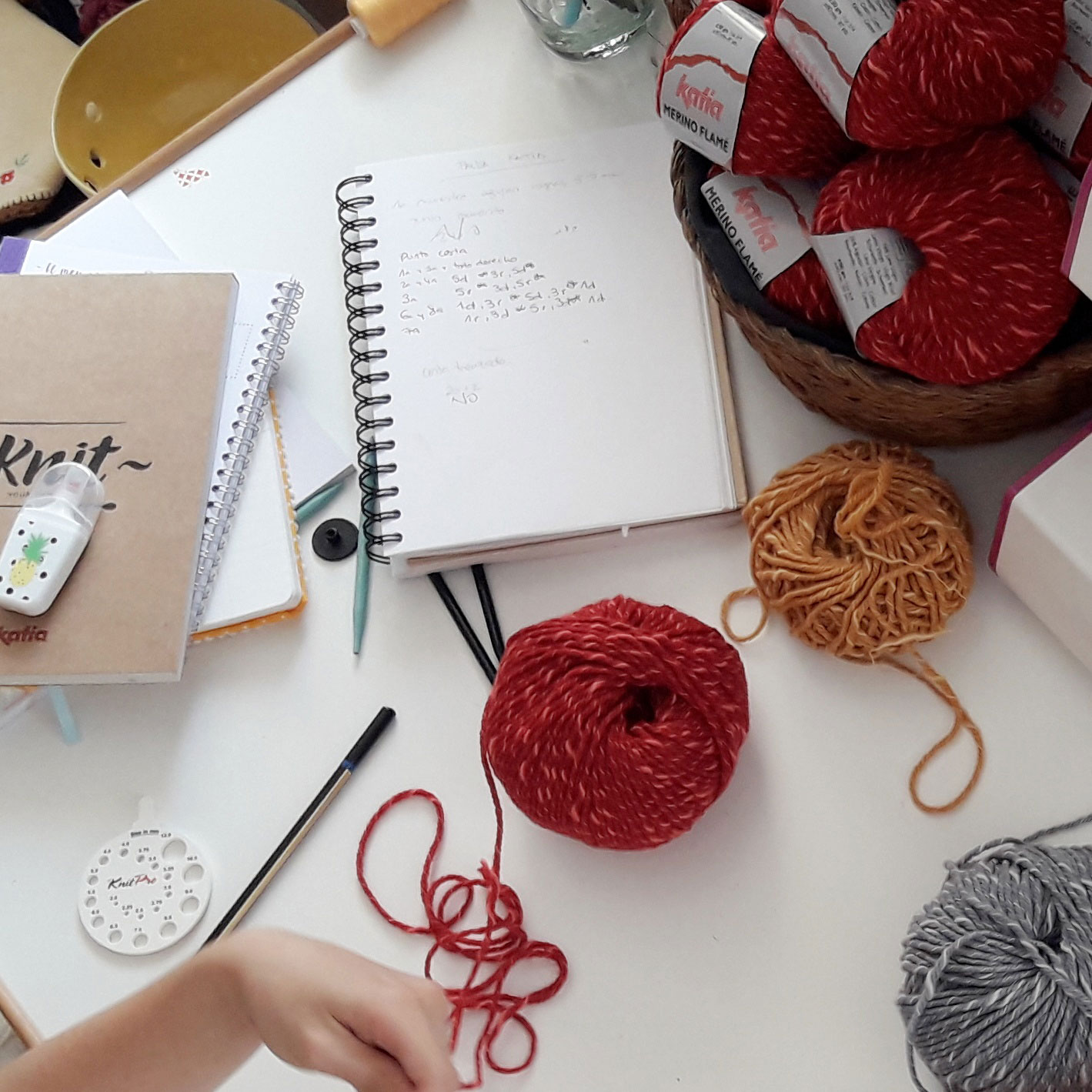 patron tejer punto ganchillo crochet makevolution mujer falda otono invierno katia 5001 2 fp 03 g