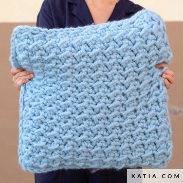 schema maglia uncinetto casa cuscino autunno inverno katia 5004 2 p