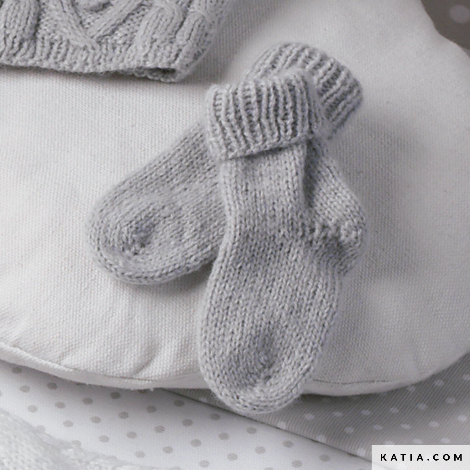 patron tejer punto ganchillo bebe calcetines cortos otono invierno katia 6087 15 g