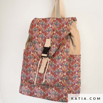 mochila con solapa y cierre de cordon a22 2423 katia fh