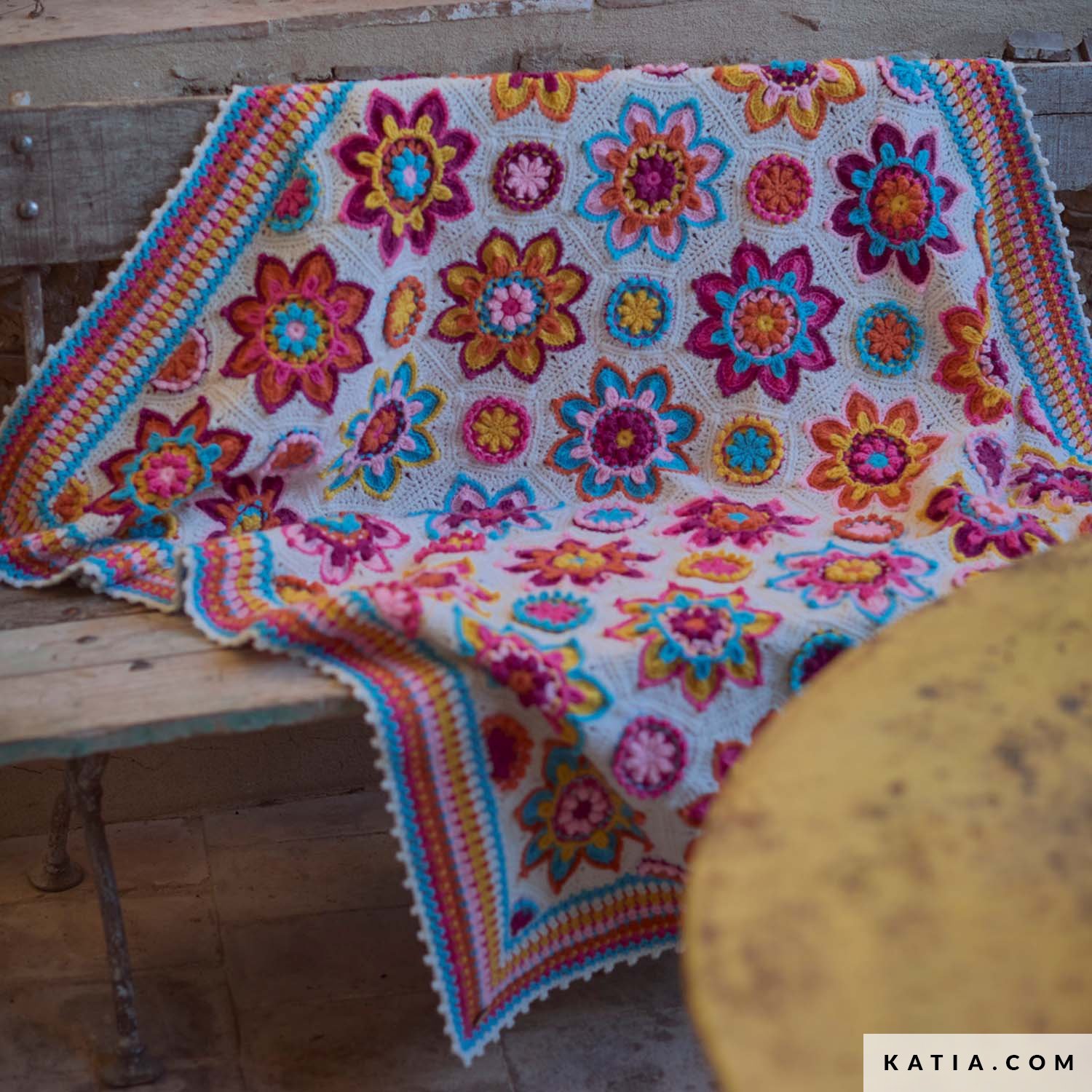Kit CAL Flowers Forever  BASIC MERINO: Coperta Fiori all'Uncinetto O/S