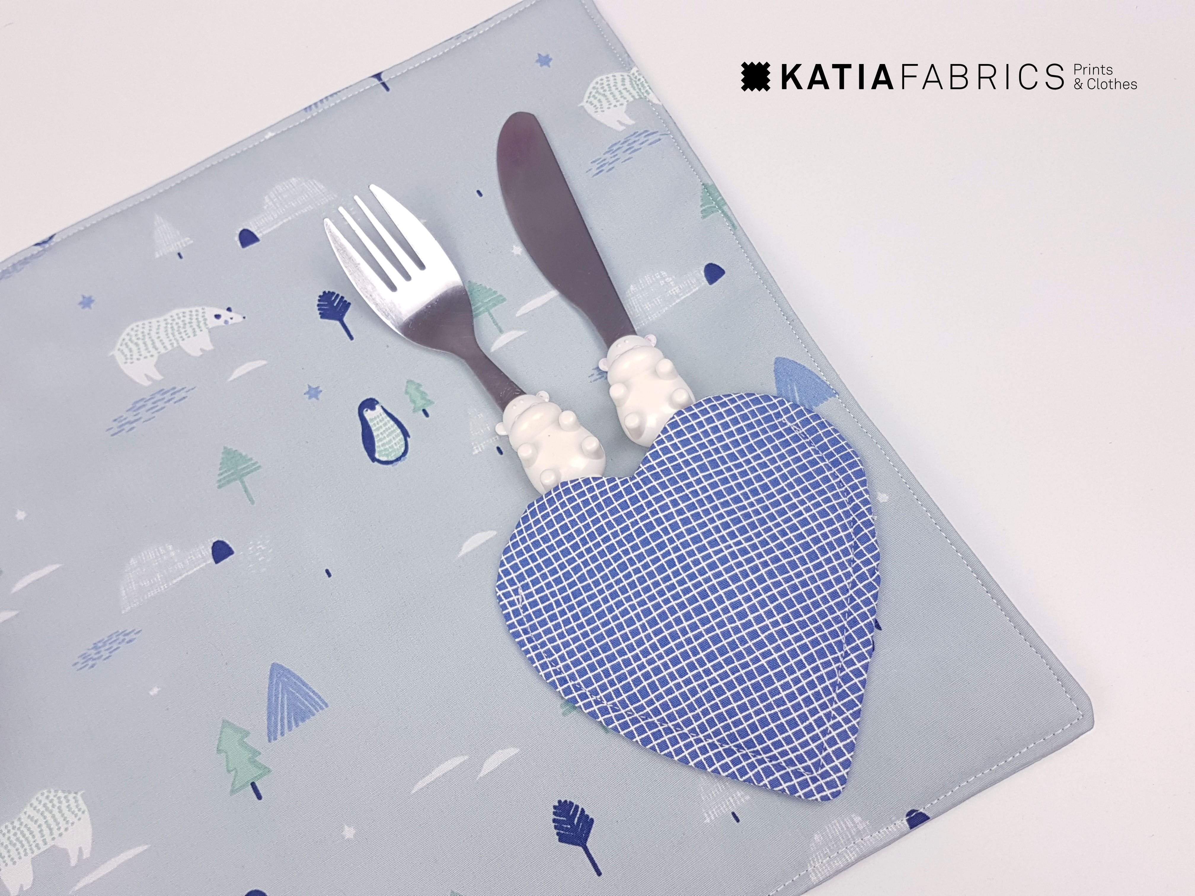 Naai een placemat en bestekhouder in hartjesvorm voor Valentijnsdag!