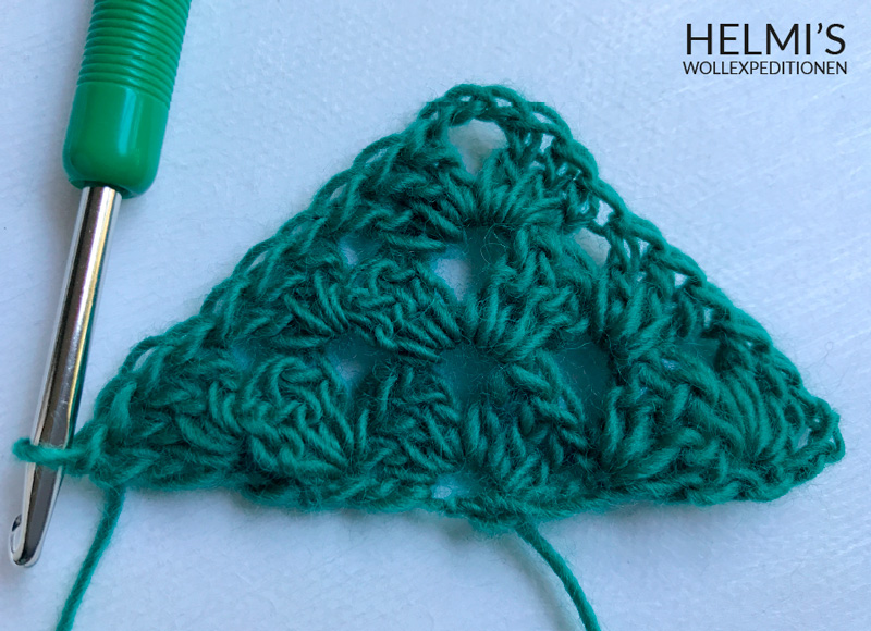 Wonderbaarlijk Driehoek sjaal door Helmi's Wollexpeditionen: gratis haakpatroon! DU-46