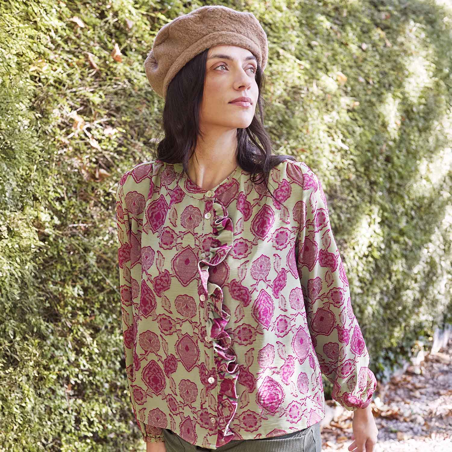 Modelo con top floral