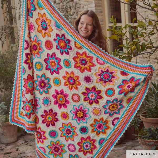 Flowers Forever CAL MERINO CLASSIC: Crochet Flower Blan | Katia.com