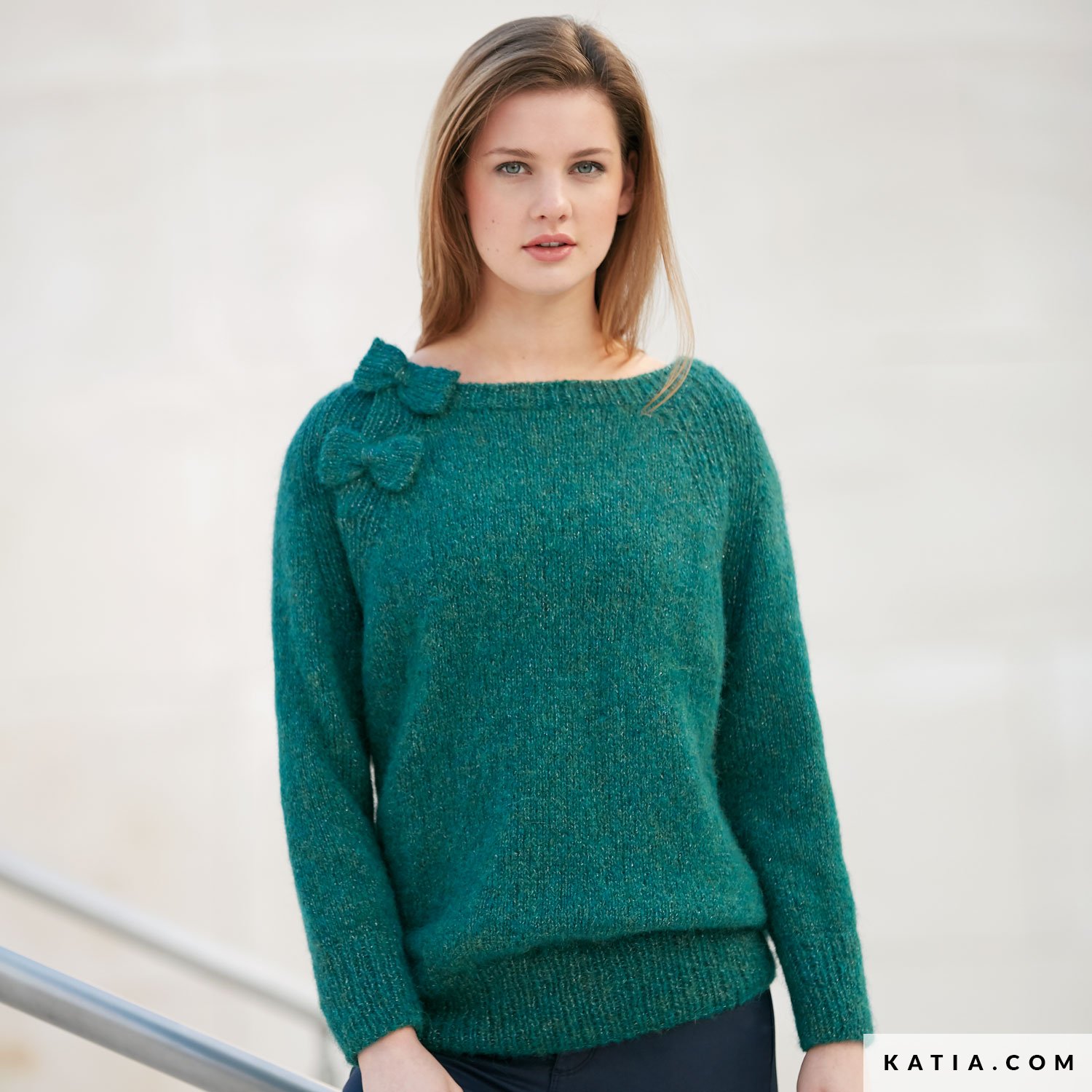 Modèle à tricoter gratuit Pull femme Laine Katia Britannia