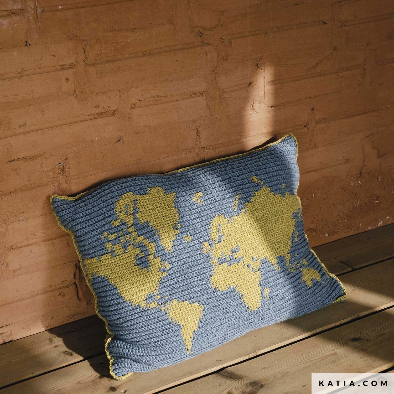 Cushion - Home - Autumn / Winter - models & patterns | Katia.com