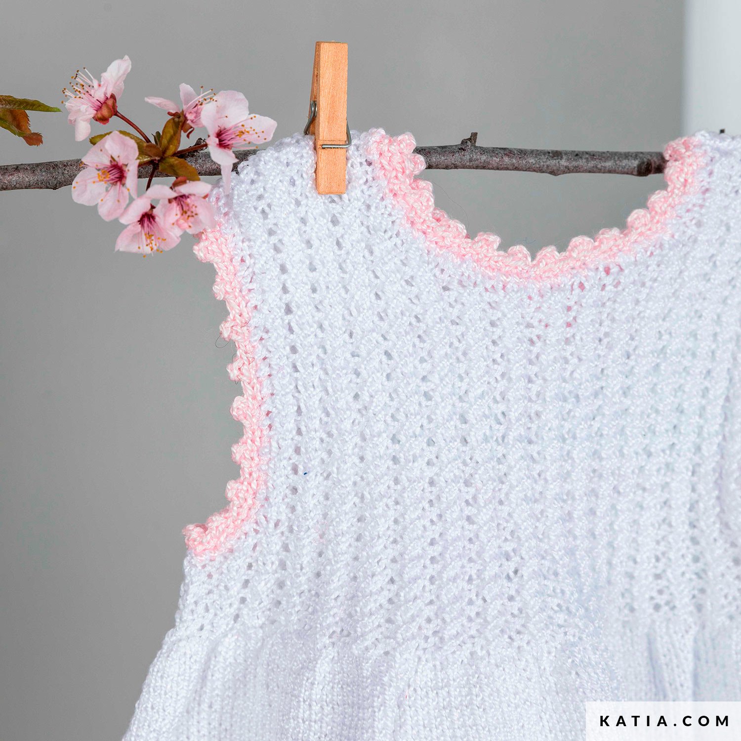 Dress - Baby - Autumn / Winter - models & patterns | Katia.com Dress - Baby - Autumn / Winter - models & patterns | Katia.com