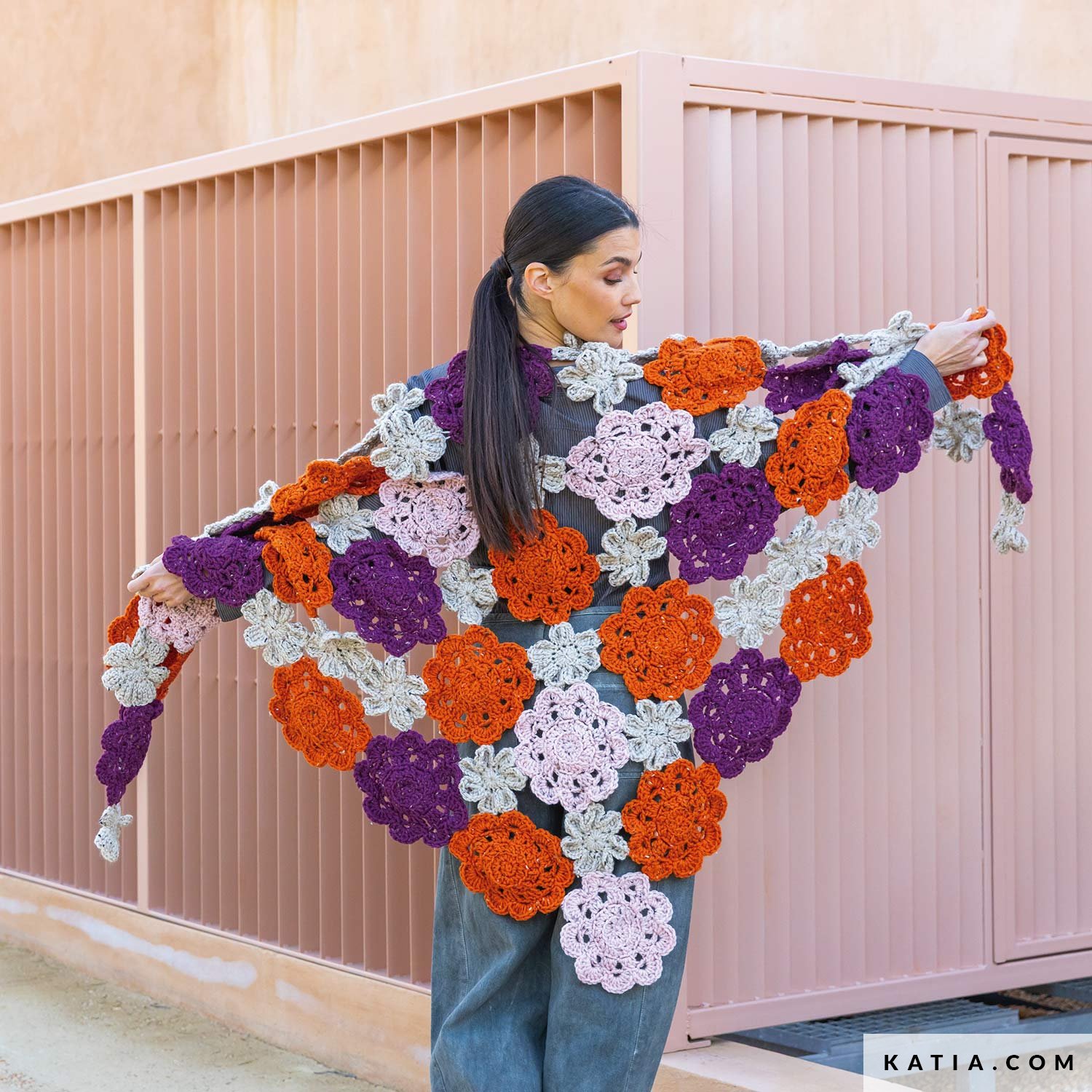 how do you tie scarves around your neck