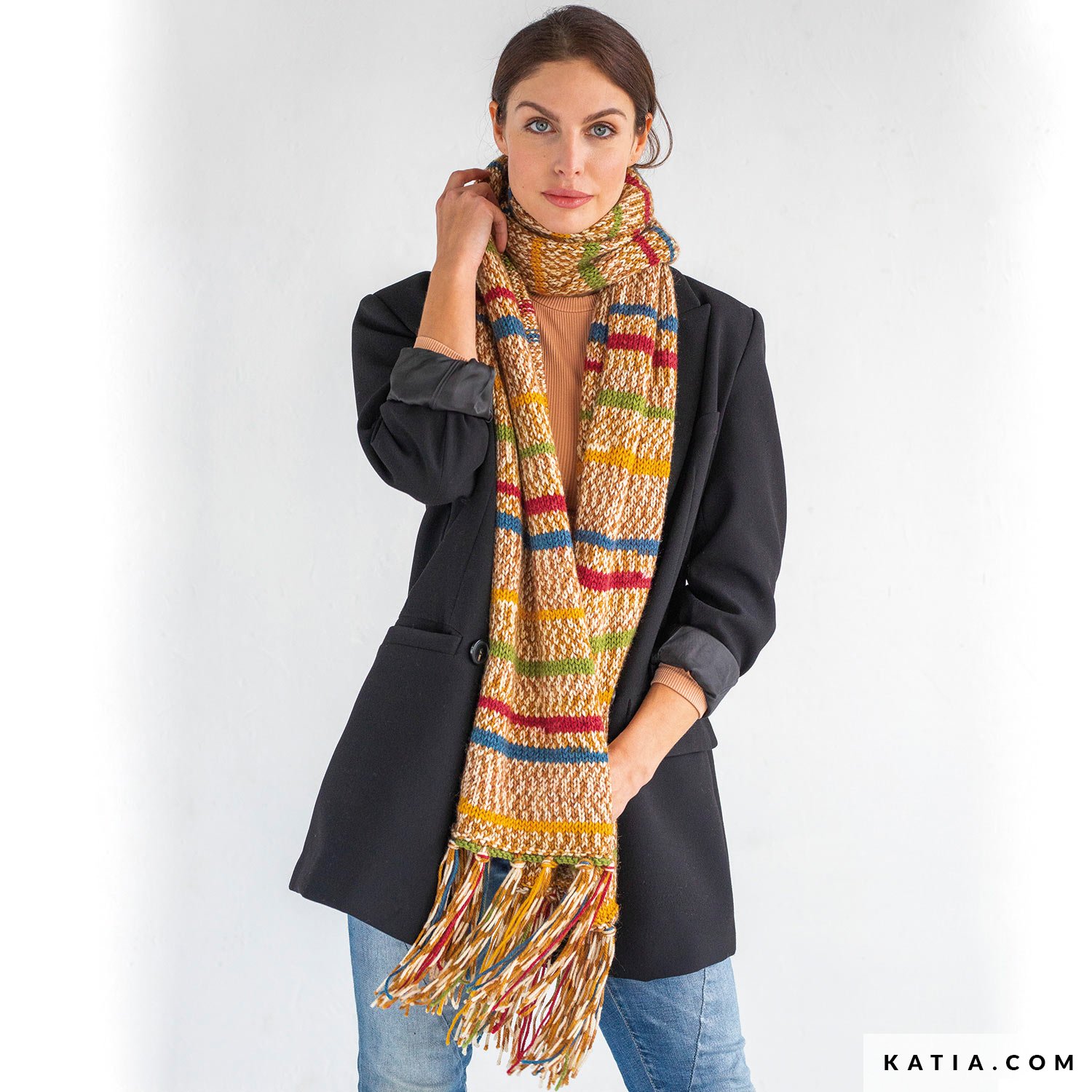 Scarf - Woman - Autumn / Winter - models & patterns | Katia.com
