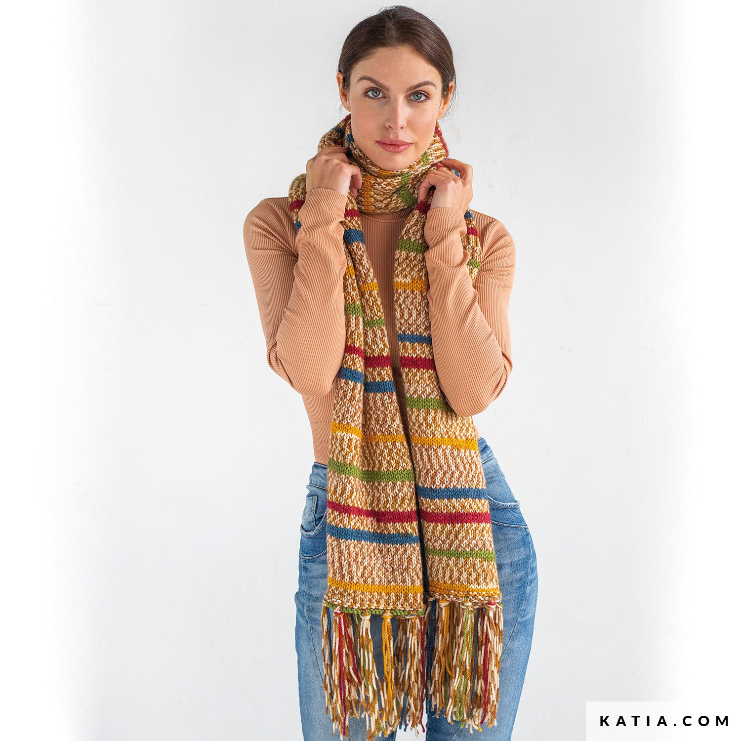 Scarf - Woman - Autumn / Winter - models & patterns | Katia.com