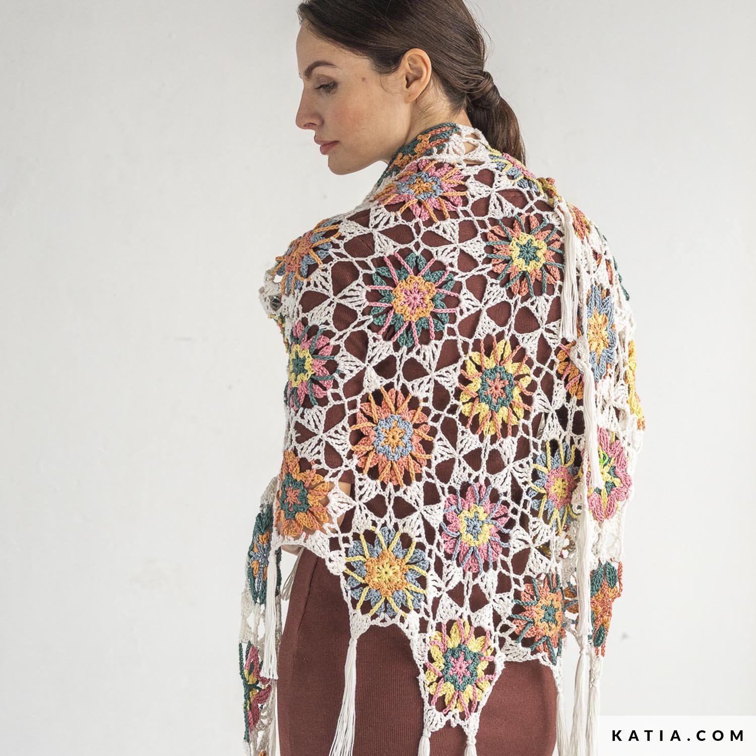 Shawl - Woman - Spring / Summer - models & patterns | Katia.com