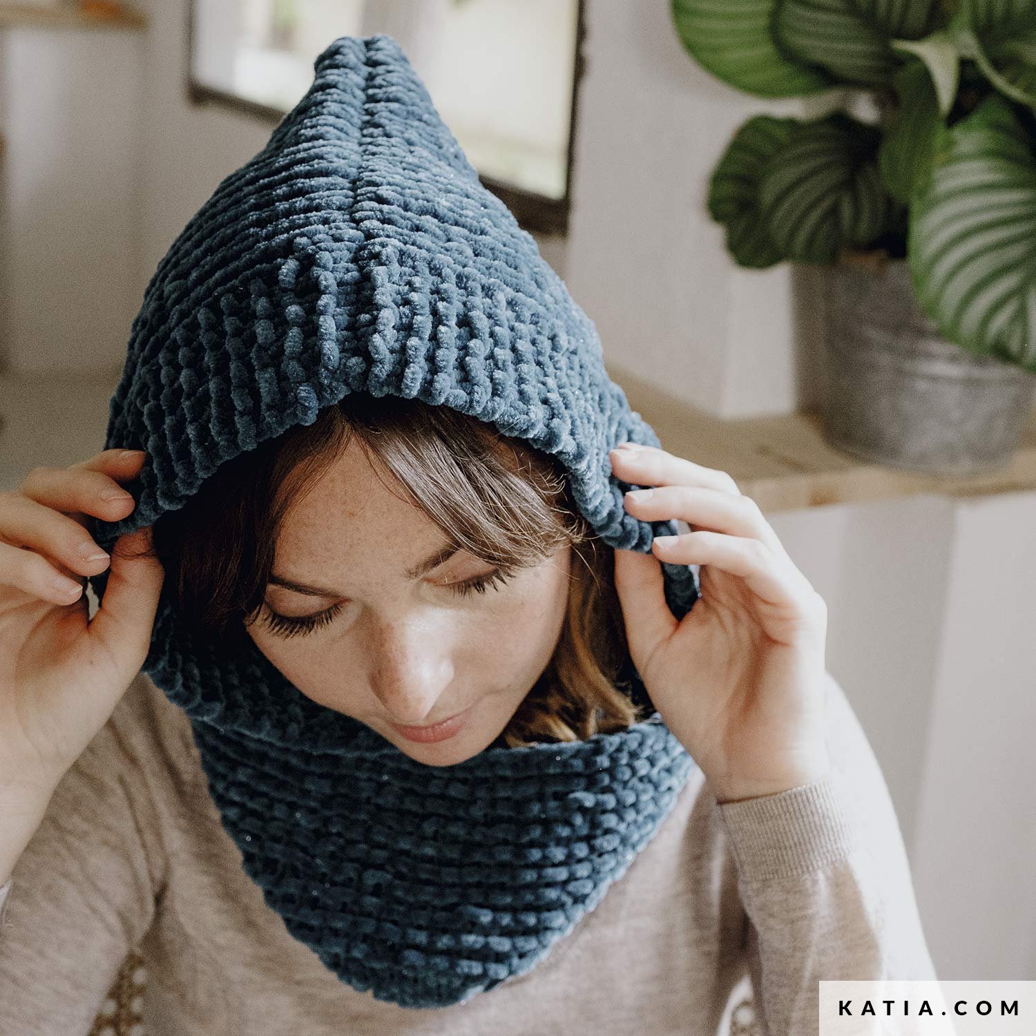 patroon breien haken dames colsjaal met capuchon herfst winter katia 8036 412 g