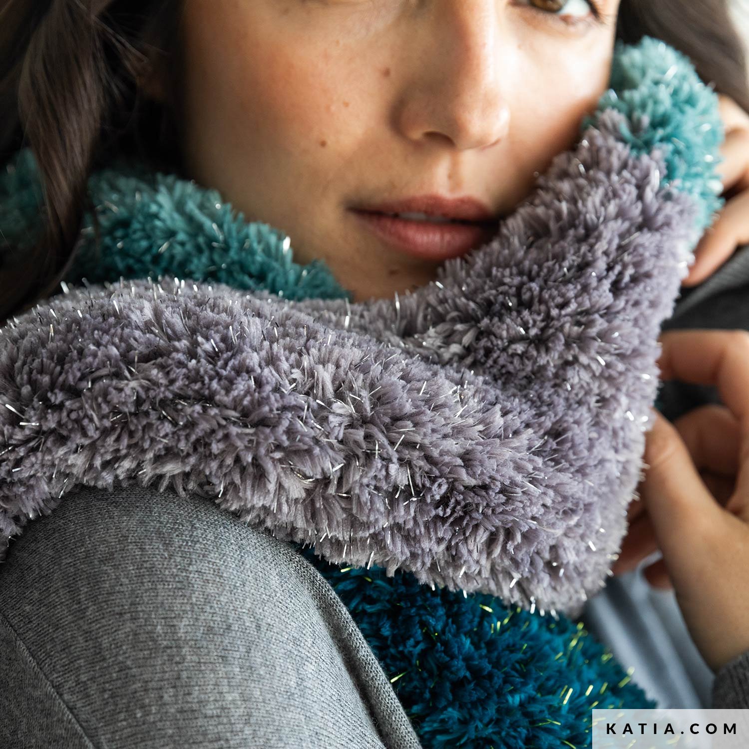 Scarf - Woman - Autumn / Winter - models & patterns | Katia.com