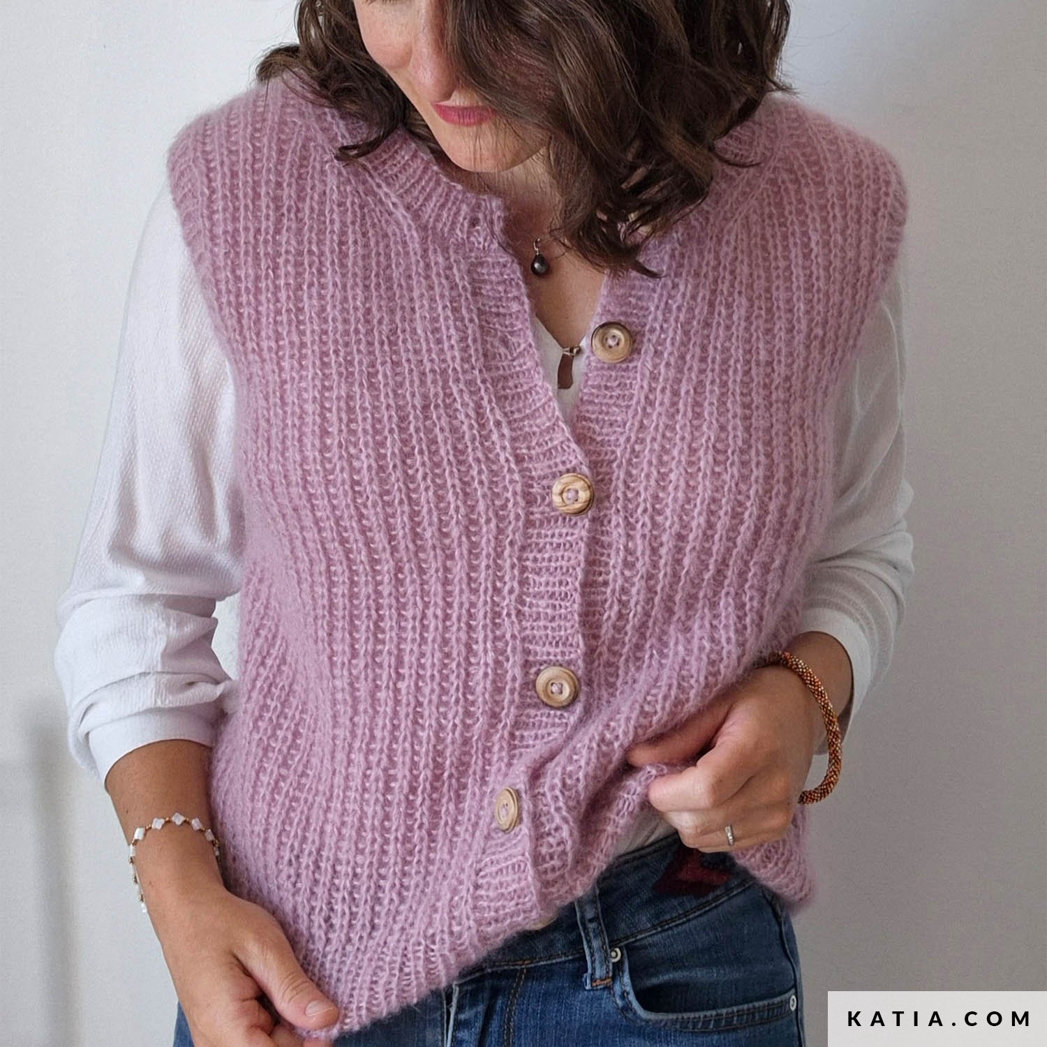 Vest - Woman - Autumn / Winter - models & patterns | Katia.com