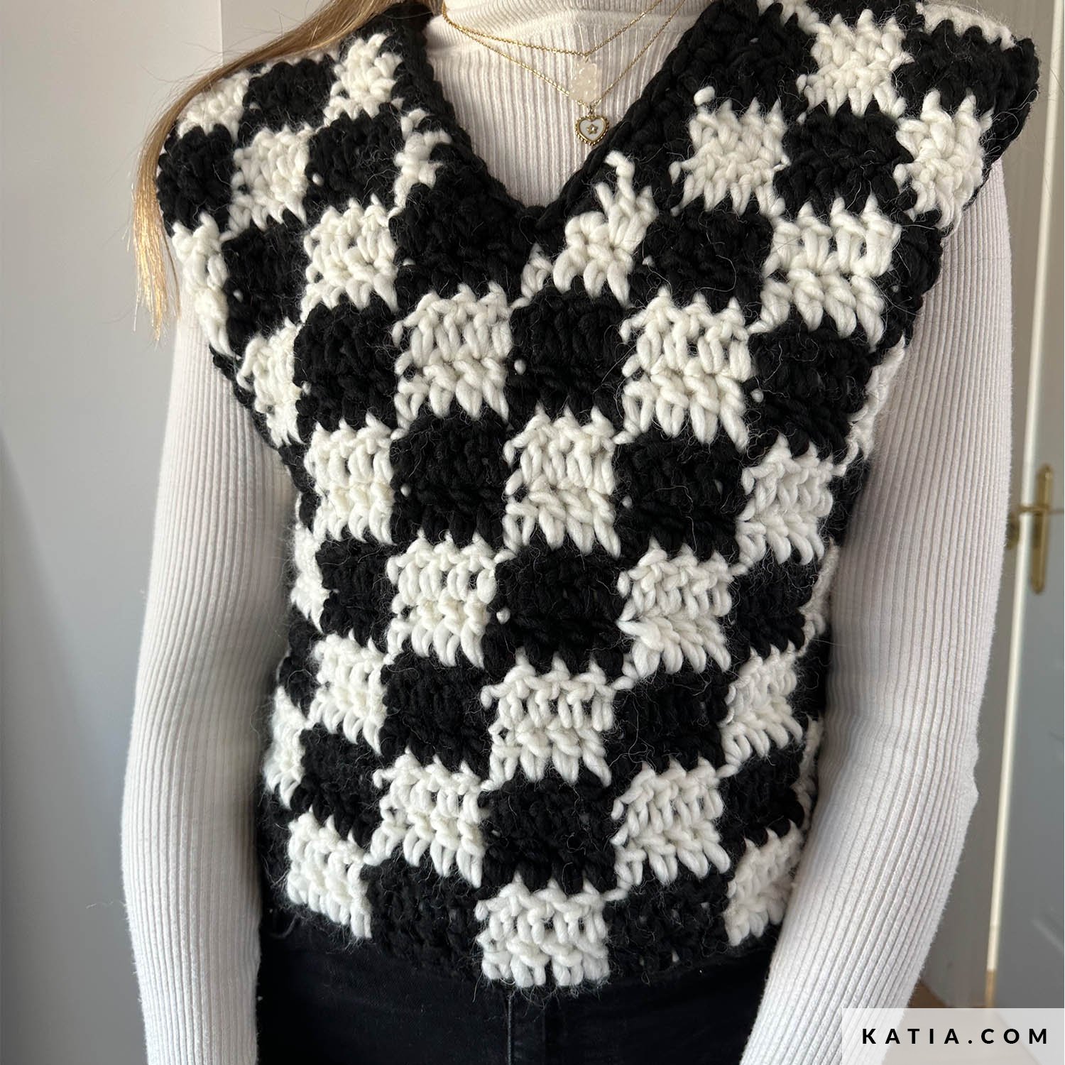 【超美品】theory Lana Cash CN OW Vest ストーン/S Vest - Woman - Autumn / Winter - models & patterns | Katia.com
