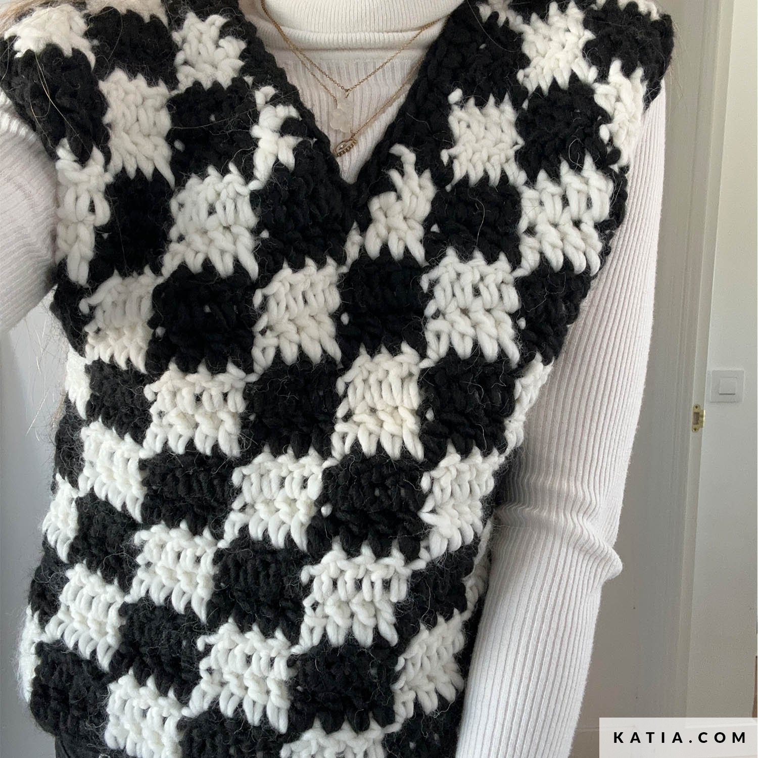 Vest - Woman - Autumn / Winter - models & patterns | Katia.com