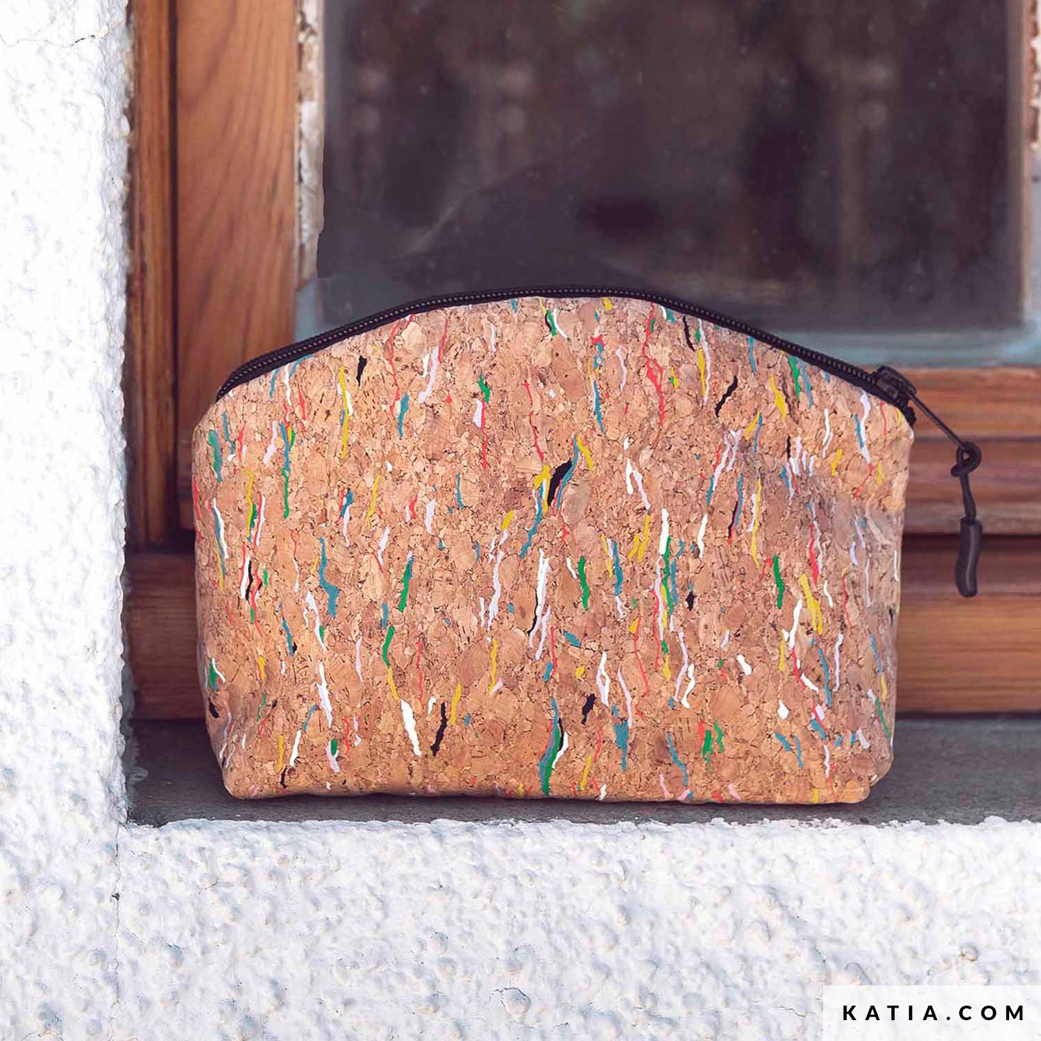 Zip up toiletry bag sewing pattern