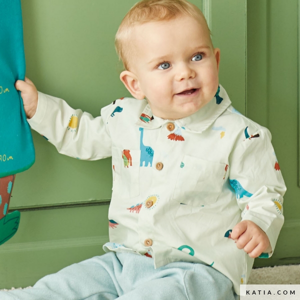 Pyjama bébé garçon en velours jaune et tissu blanc brodé couronne.