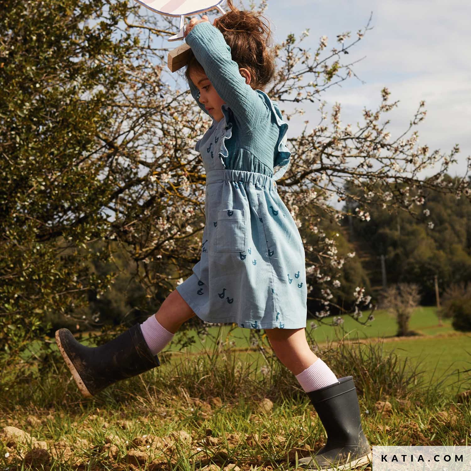 Sewing pattern Pinafore dress with frilled straps and front pockets