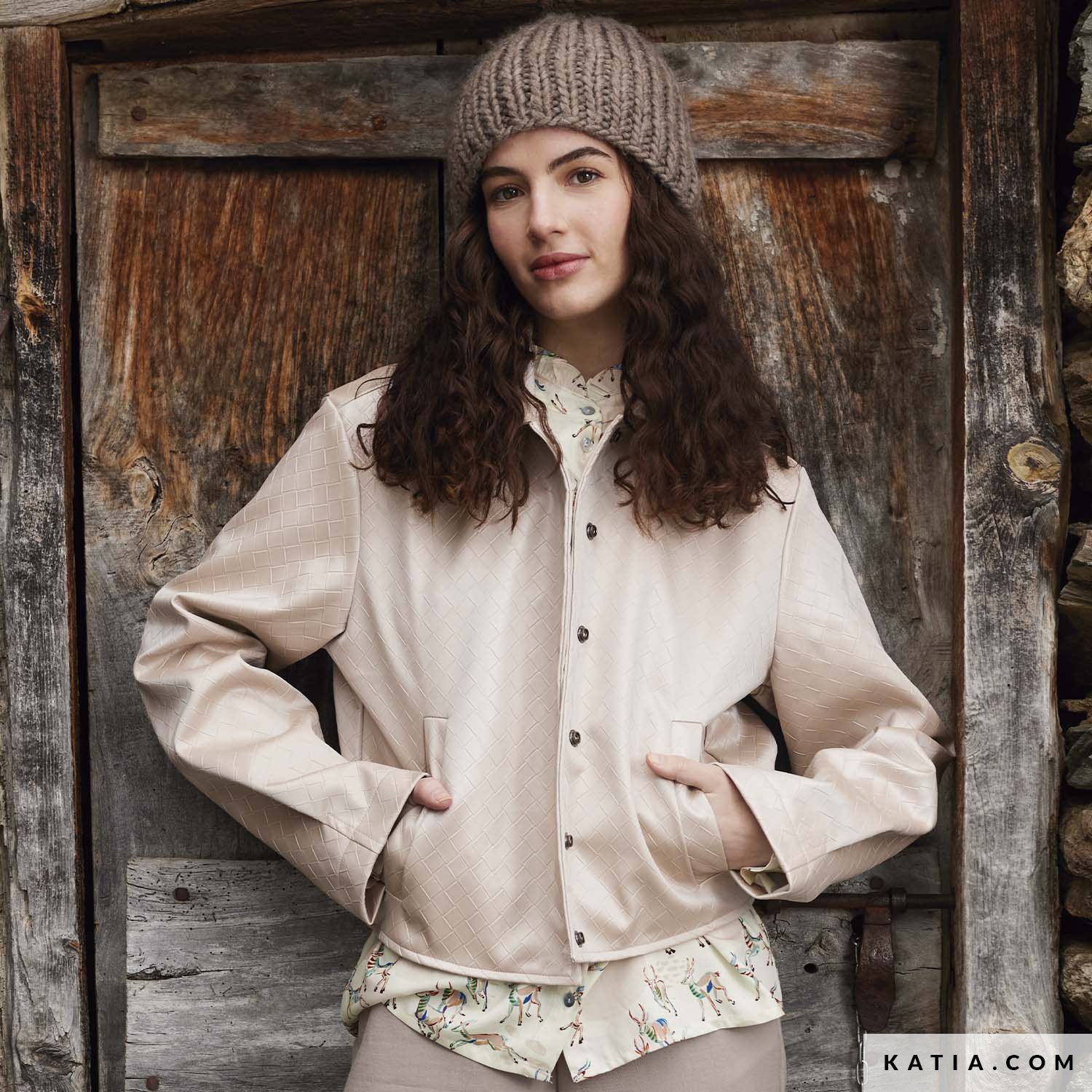 PDF sewing pattern - Cropped zip-up bomber jacket | Katia.com