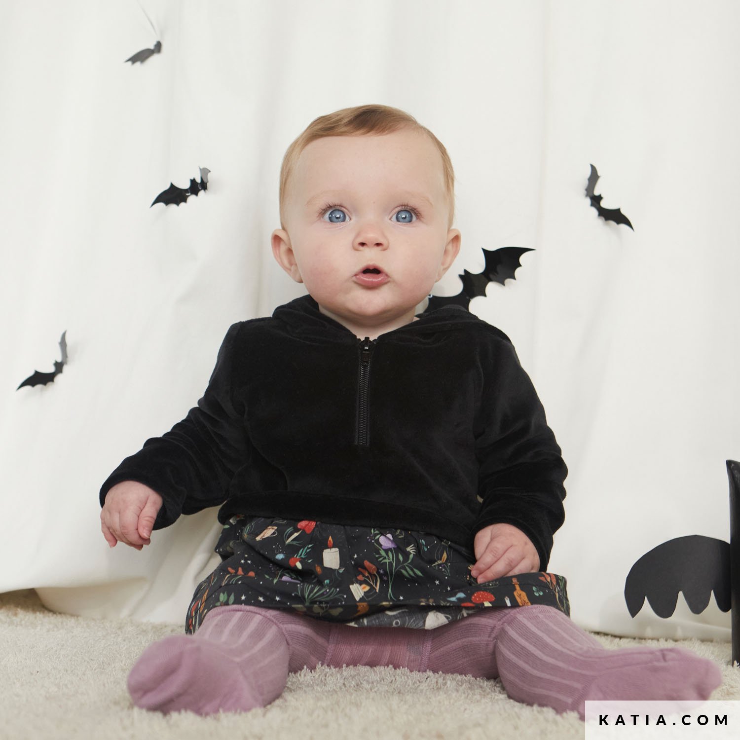 Velvet Cotton Knit Fabric in Black - Autumn / Winter | Katia.com