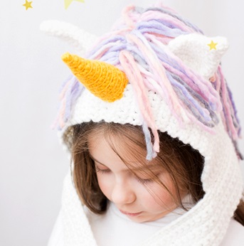 How to crochet a unicorn hat for kids [FREE pattern]