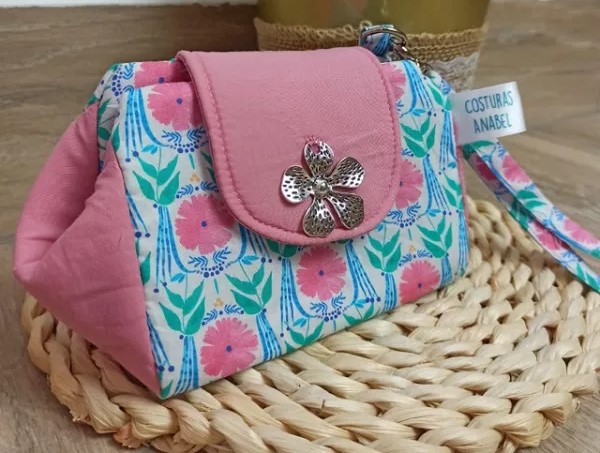 How to make a simple toiletry bag this Mother’s Day with our free pattern