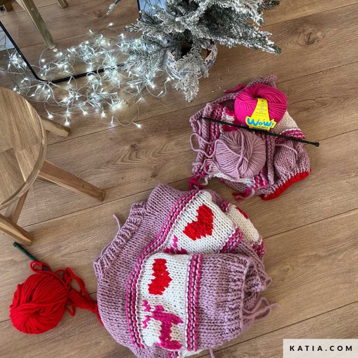 Christmas Crochet Kits, Knitting Kits with Yarn, Crochet Hooks, Instructions