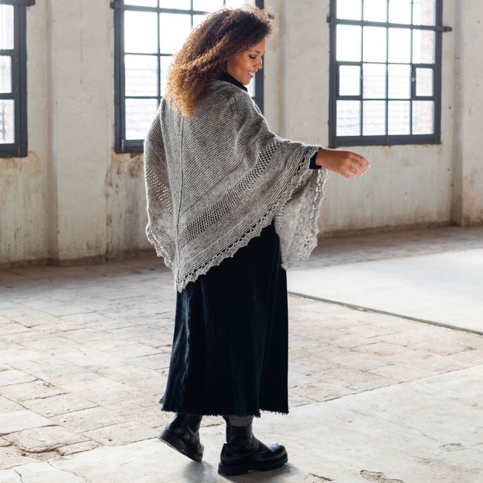 Womens Oversized Triangular Shawl Pattern - A/W - Expert