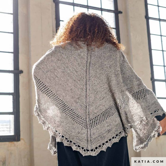 Womens Oversized Triangular Shawl Pattern - A/W - Expert