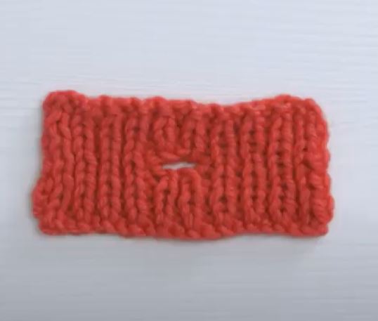 How to Knit Horizontal Buttonholes