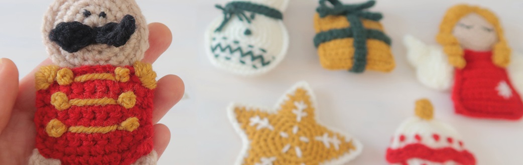 Learn how to crochet Christmas decorations